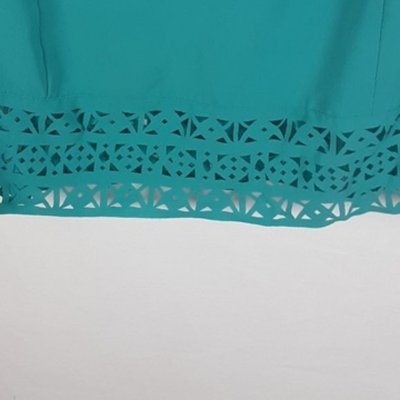 Market & Spruce Laser Cut Sleeveless V Neck Top M - Picture 3 of 5